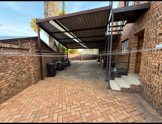 6 BEDROOM HOUSE FOR SALE IN SUNWARD PARK